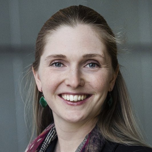 Porträtfoto Stefanie Bredthauer